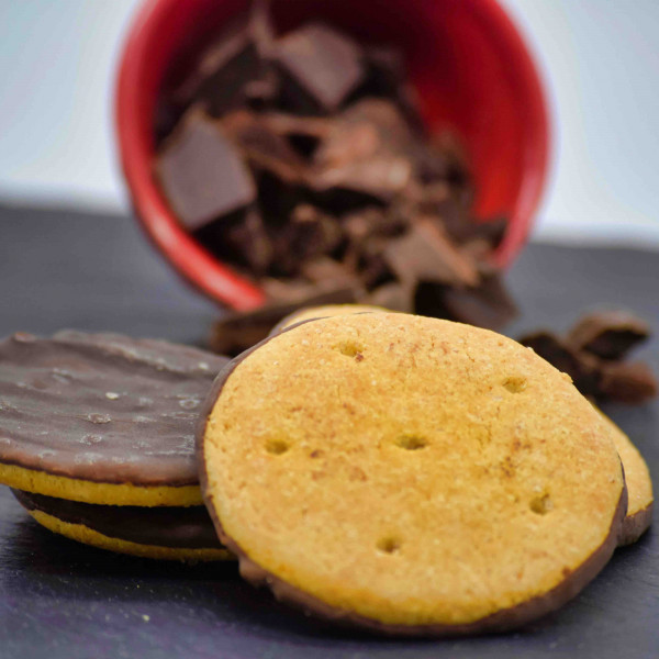 Biscuits protéinés nappés de chocolat noir - 1Defy