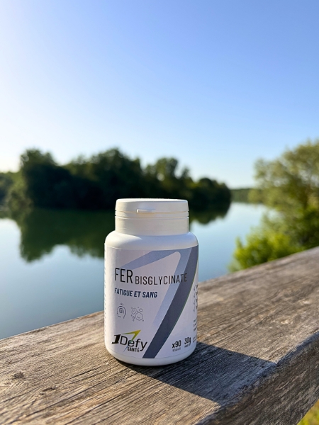 Fer bisglycinate sur un ponton au bord de l'eau - 1Defy Nutrition Sportive Made in Bourgogne