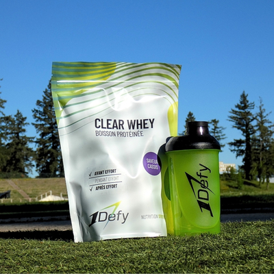 Sachet de clear whey avec un shaker 1Defy Nutrition Sportive Made in Bourgogne